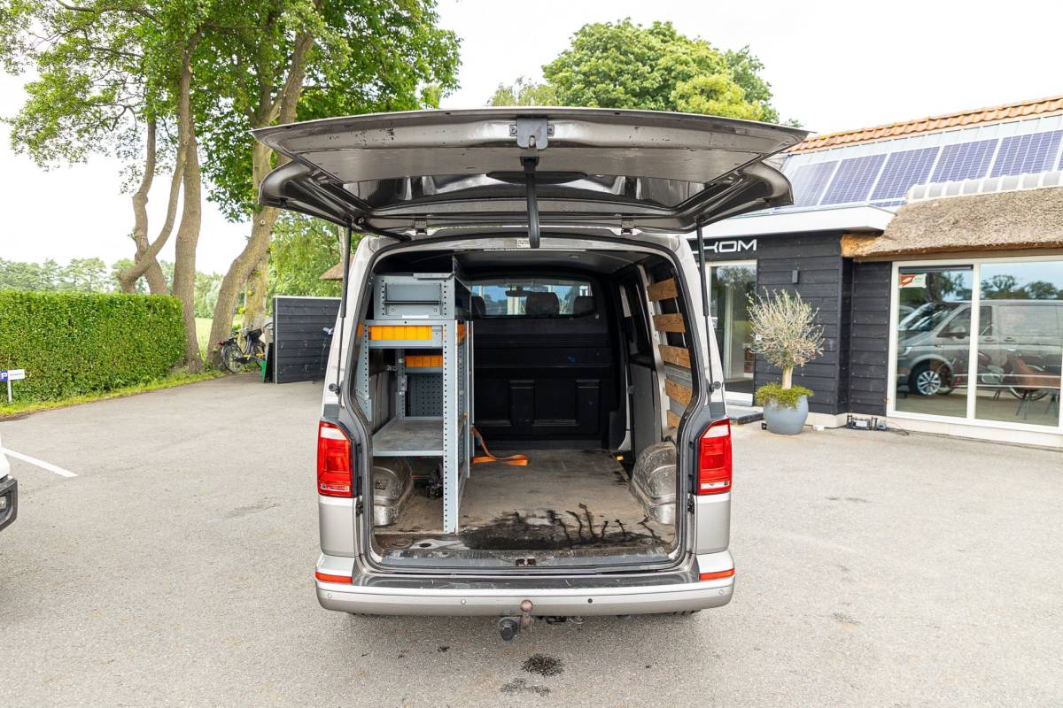 Volkswagen Transporter Volkswagen Transporter 2.0 TDI L1H1 Highline Trekhaak I Leder I 3 Zits I Sidebars I Airco I Cruise I Camera I Android I PDC