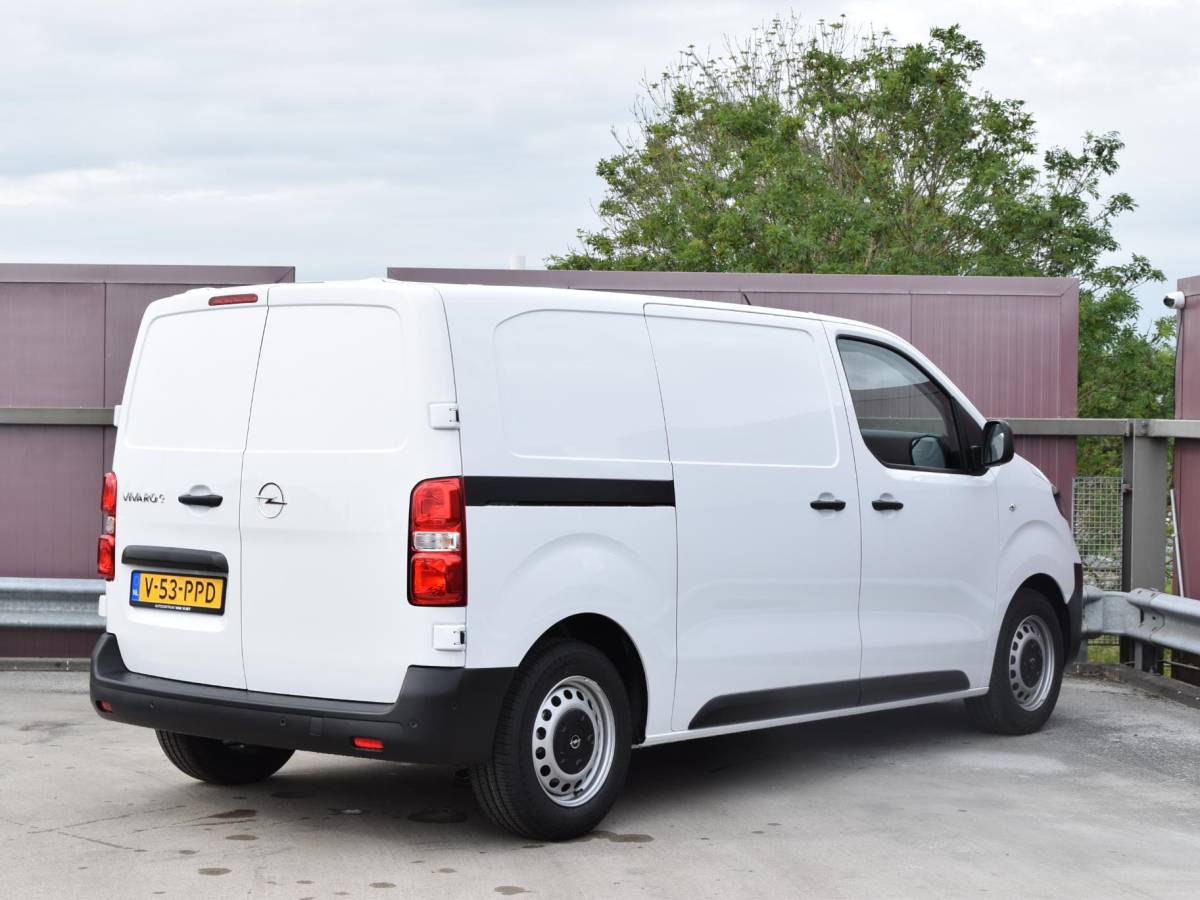 Opel Vivaro-e Opel Vivaro Electric L2 75 kWh | tot 8 jaar garantie | laadruimtebetimmering | dodehoek detectie | Apple Carplay | camera | parkeersensoren voor & achter | Comfort scheidingswand | rijklaarprijs