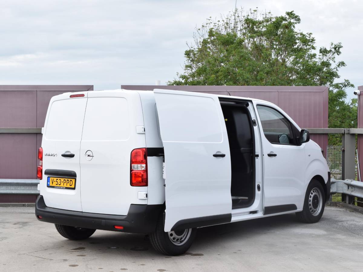 Opel Vivaro-e Opel Vivaro Electric L2 75 kWh | tot 8 jaar garantie | laadruimtebetimmering | dodehoek detectie | Apple Carplay | camera | parkeersensoren voor & achter | Comfort scheidingswand | rijklaarprijs