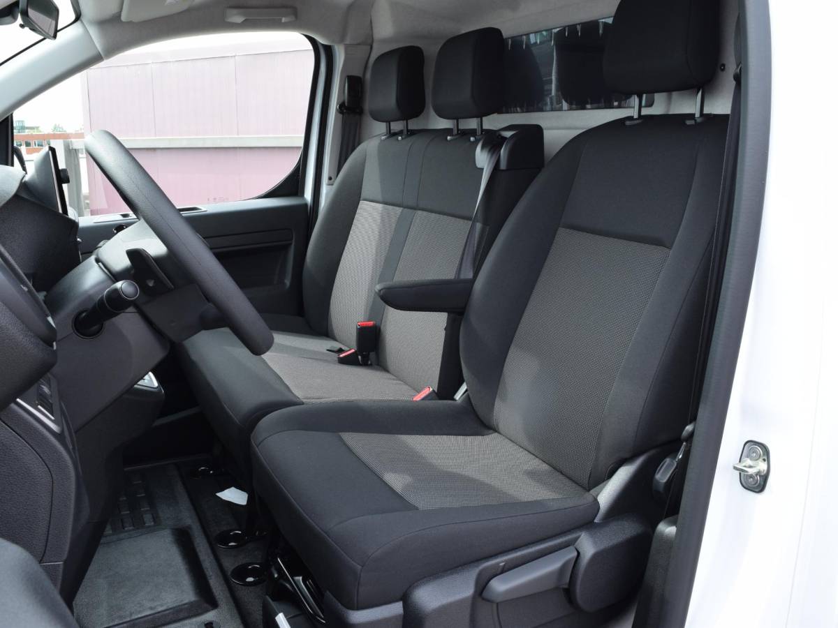Opel Vivaro-e Opel Vivaro Electric L2 75 kWh | tot 8 jaar garantie | laadruimtebetimmering | dodehoek detectie | Apple Carplay | camera | parkeersensoren voor & achter | Comfort scheidingswand | rijklaarprijs