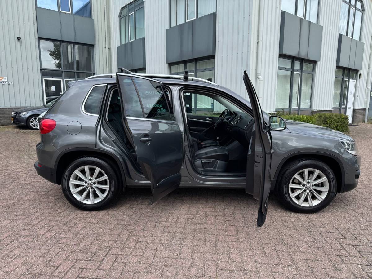 Volkswagen Tiguan Volkswagen Tiguan 1.4 TSI R-Line Edition PANO!!