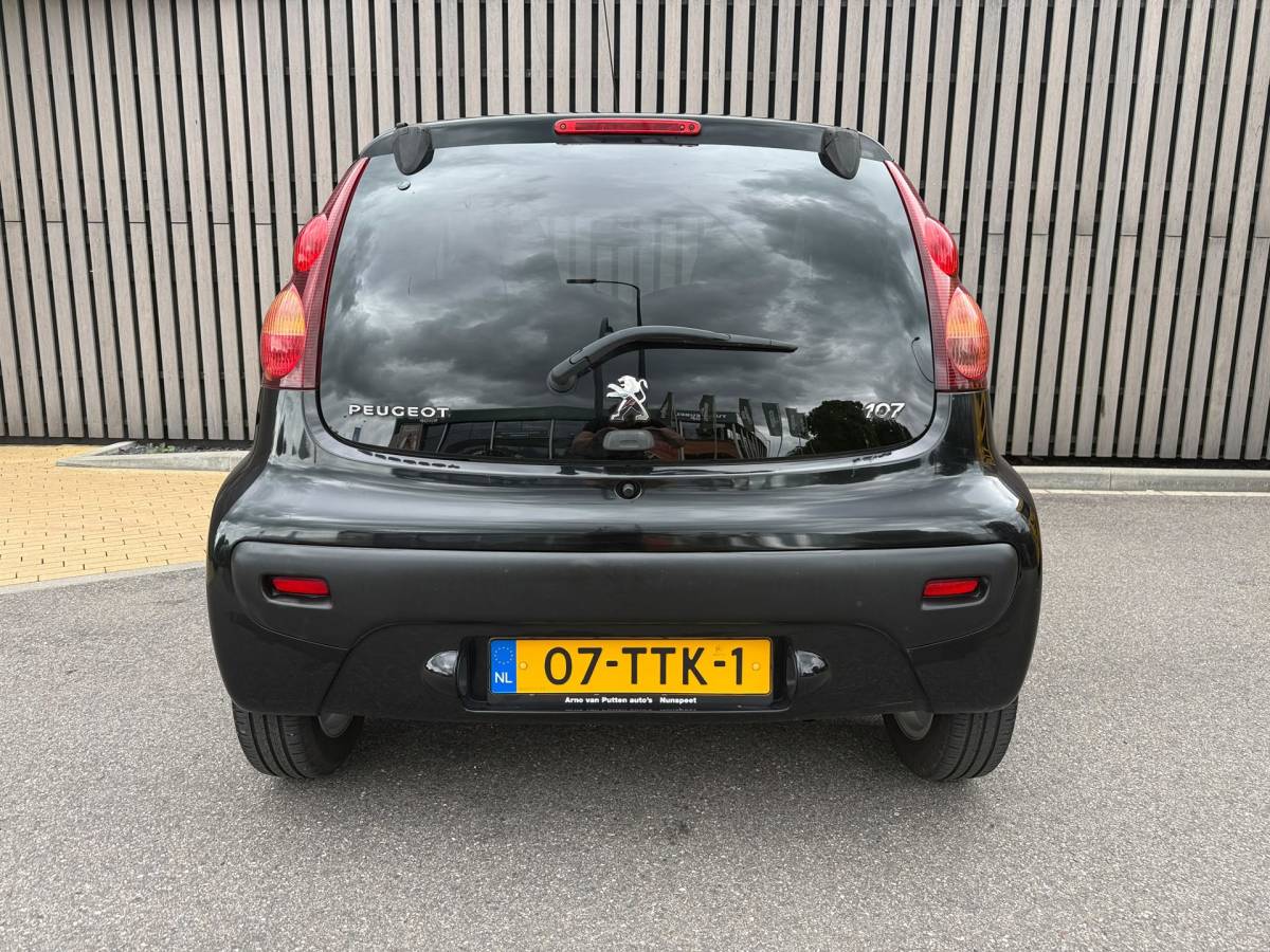 Peugeot 107 Peugeot 107 1.0 Envy Airco /Navigatie /Bluetooth