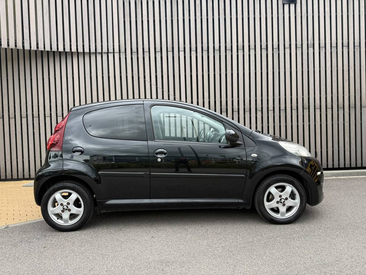 Peugeot 107 Peugeot 107 1.0 Envy Airco /Navigatie /Bluetooth