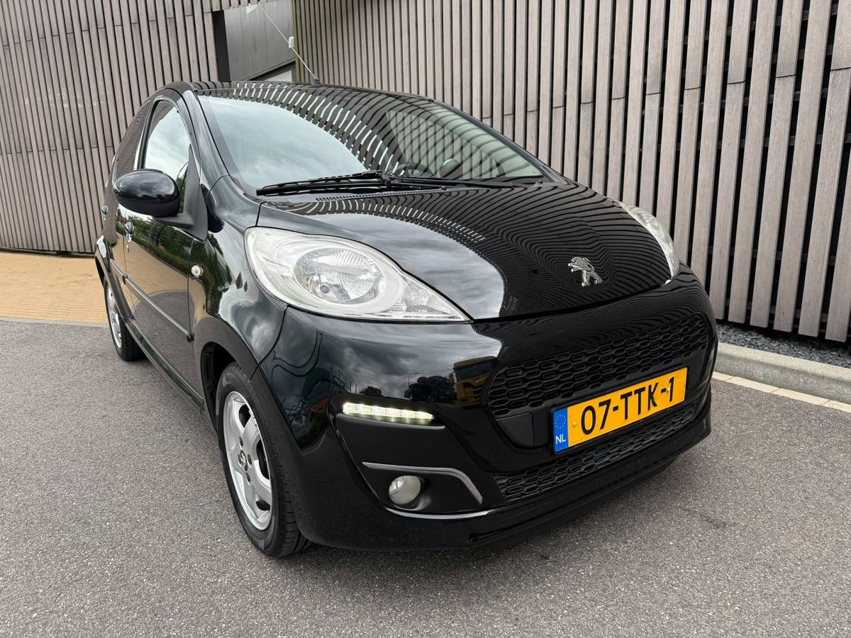 Peugeot 107 Peugeot 107 1.0 Envy Airco /Navigatie /Bluetooth