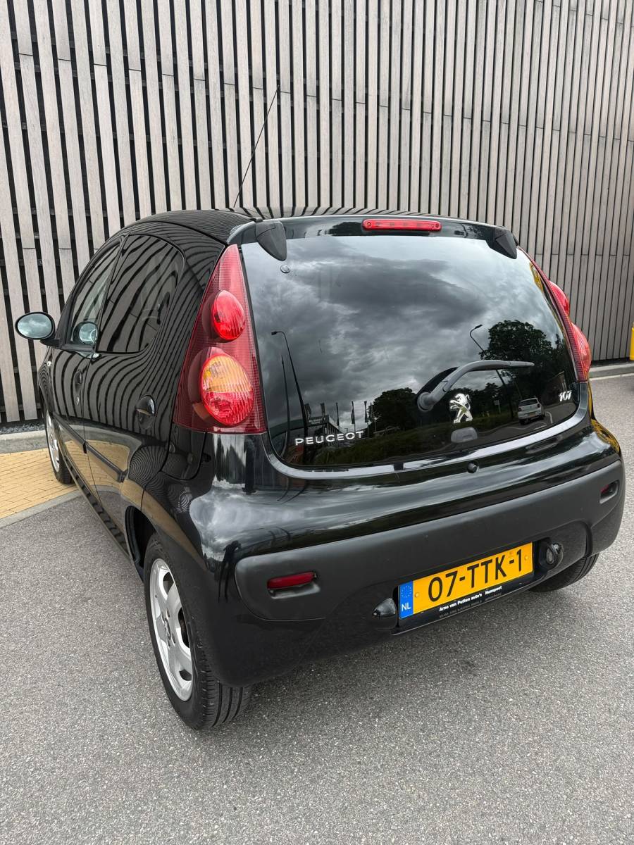 Peugeot 107 Peugeot 107 1.0 Envy Airco /Navigatie /Bluetooth