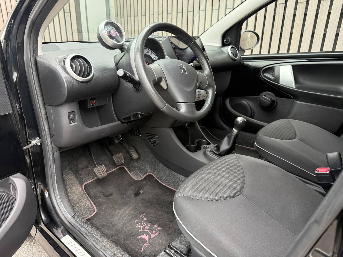 Peugeot 107 Peugeot 107 1.0 Envy Airco /Navigatie /Bluetooth