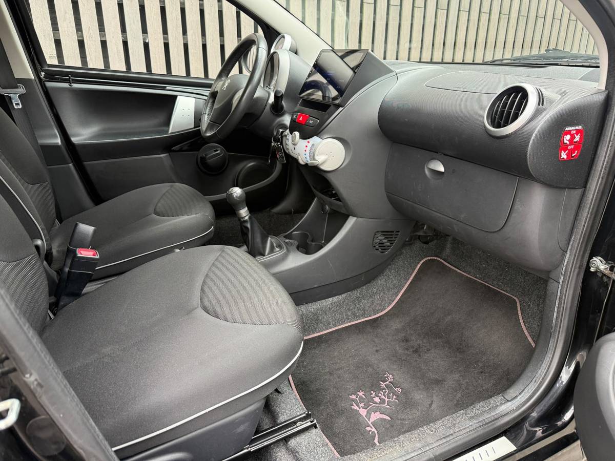 Peugeot 107 Peugeot 107 1.0 Envy Airco /Navigatie /Bluetooth