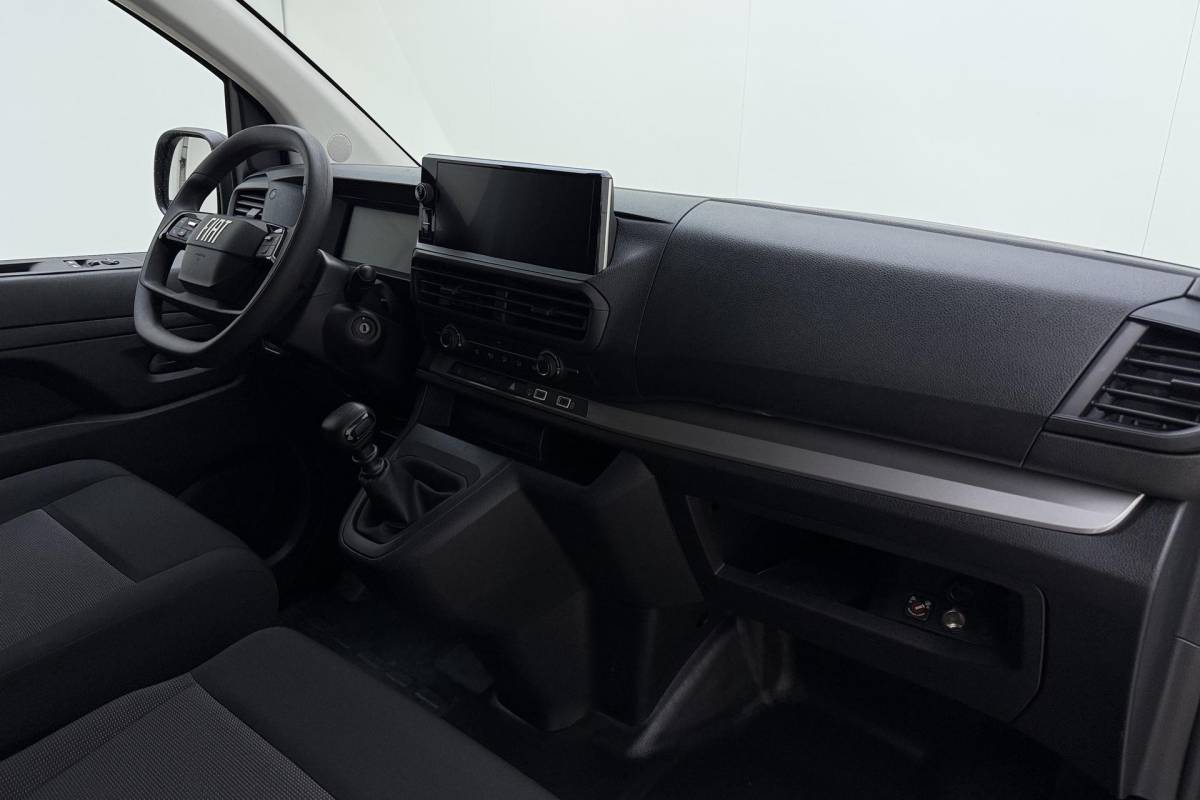 Fiat Scudo Fiat Scudo 2.0 Diesel 145 L2 | Navigatie | Laadruimte betimmering | Camera | 3 Zitplaatsen | Cruise control | Mistlampen voor | Airco | Zijschuifdeur