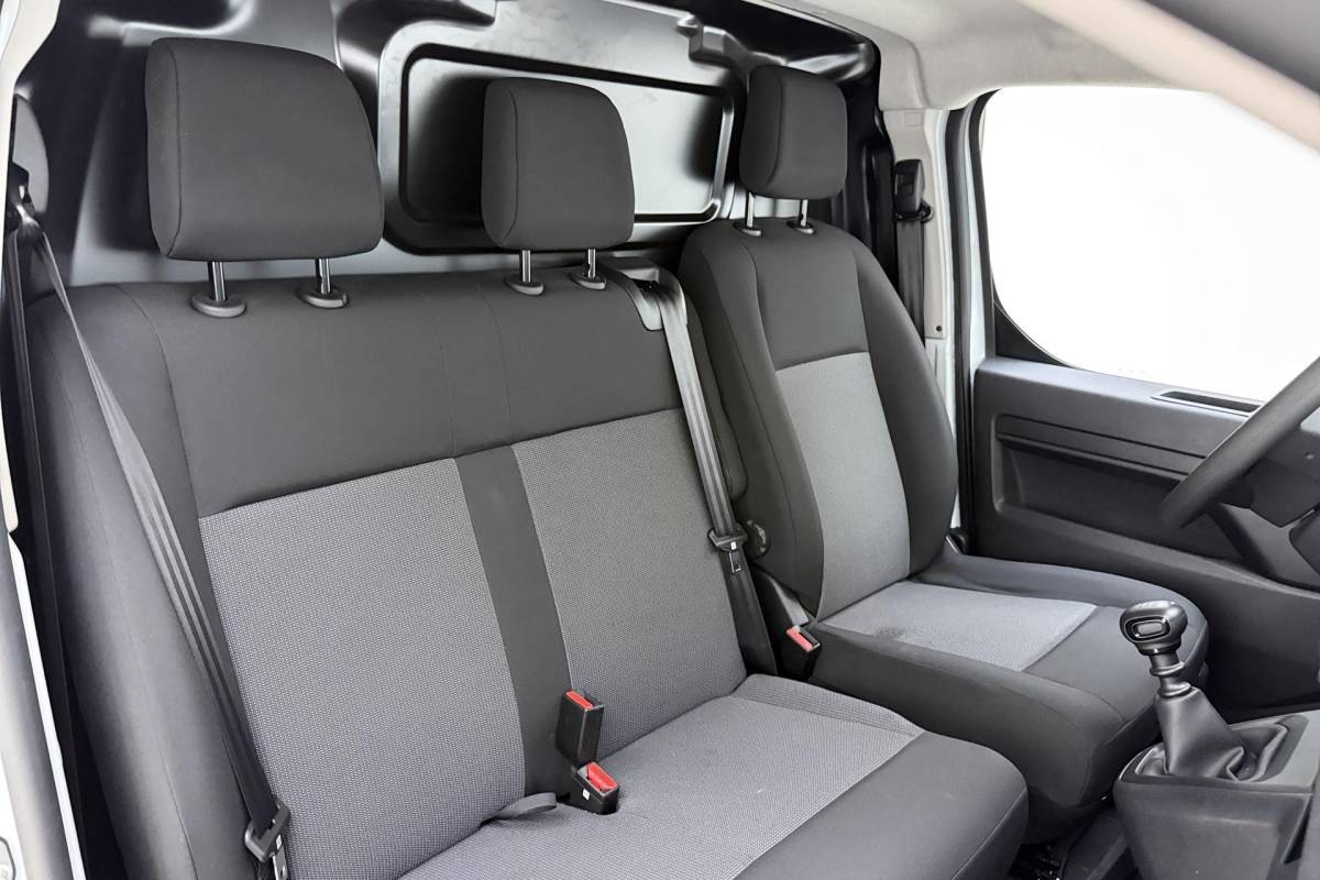 Fiat Scudo Fiat Scudo 2.0 Diesel 145 L2 | Navigatie | Laadruimte betimmering | Camera | 3 Zitplaatsen | Cruise control | Mistlampen voor | Airco | Zijschuifdeur