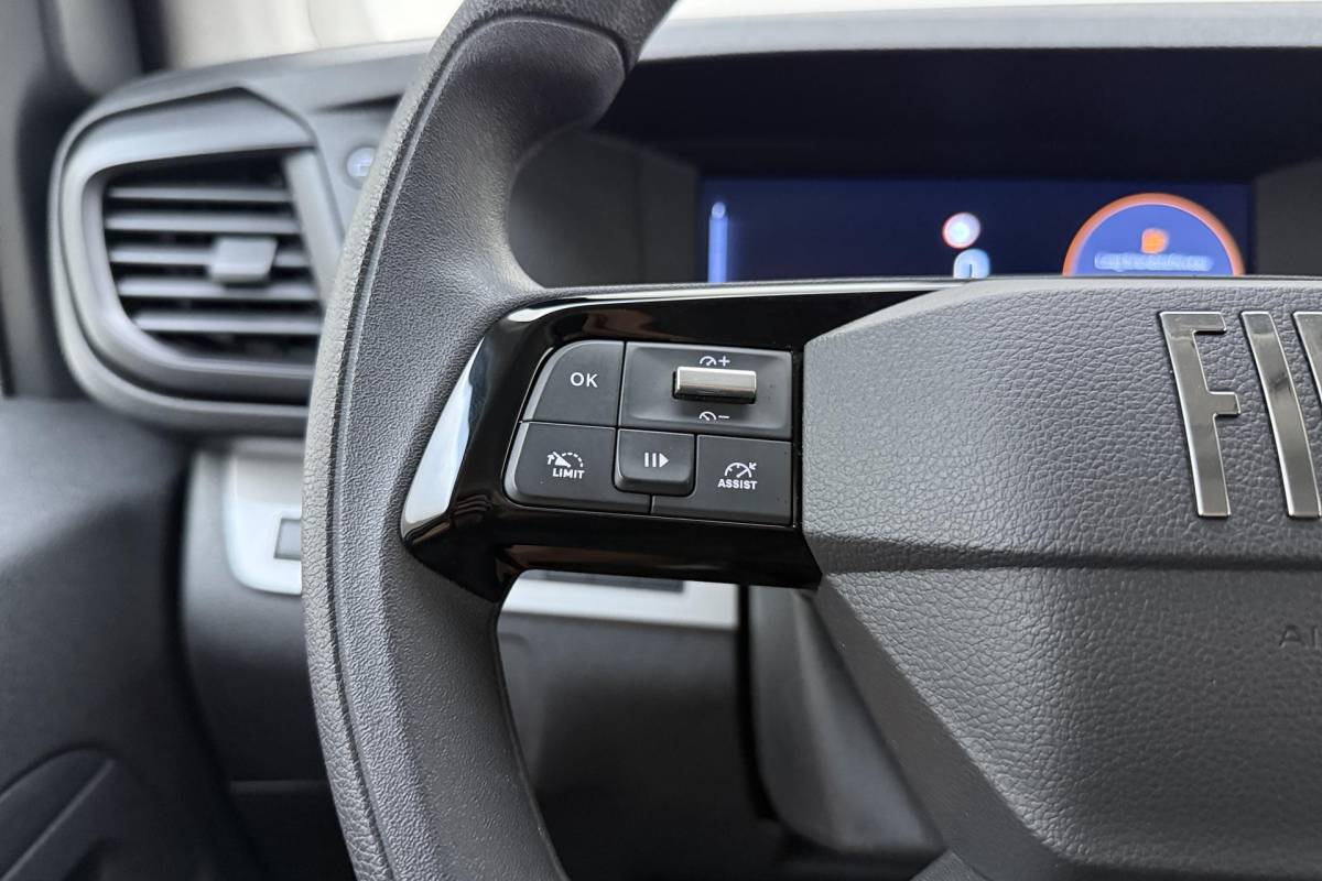 Fiat Scudo Fiat Scudo 2.0 Diesel 145 L2 | Navigatie | Laadruimte betimmering | Camera | 3 Zitplaatsen | Cruise control | Mistlampen voor | Airco | Zijschuifdeur