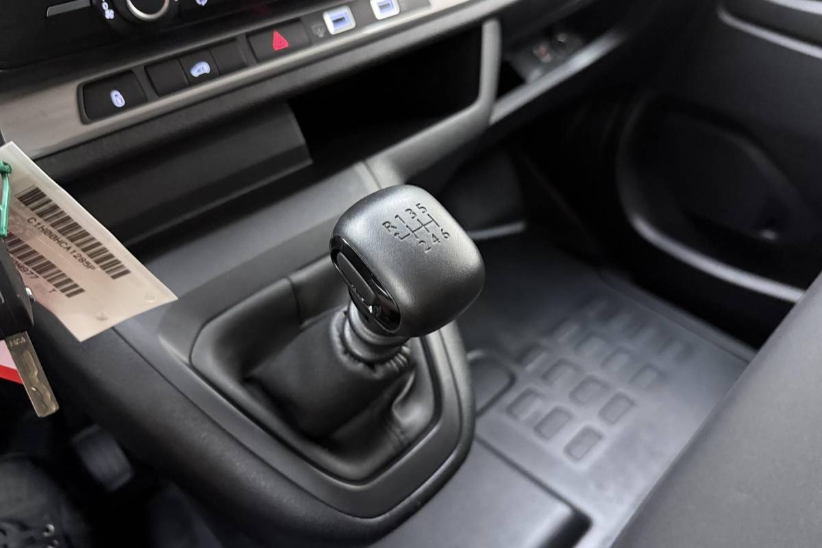Fiat Scudo Fiat Scudo 2.0 Diesel 145 L2 | Navigatie | Laadruimte betimmering | Camera | 3 Zitplaatsen | Cruise control | Mistlampen voor | Airco | Zijschuifdeur