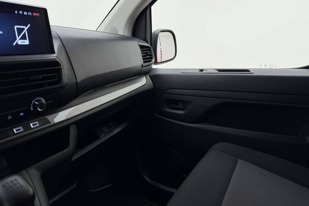 Fiat Scudo Fiat Scudo 2.0 Diesel 145 L2 | Navigatie | Laadruimte betimmering | Camera | 3 Zitplaatsen | Cruise control | Mistlampen voor | Airco | Zijschuifdeur