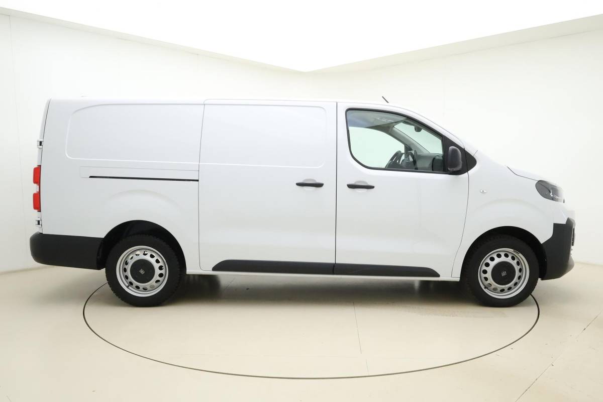 Fiat Scudo Fiat Scudo 2.0 Diesel 145pk L3 | Navigatie |  3 Zitplaatsen | Achteruitrijcamera | Airco | Apple Carplay/Android Auto | Laadruimte betimmering | 2500 kg trekgewicht | Digitaal dashboard