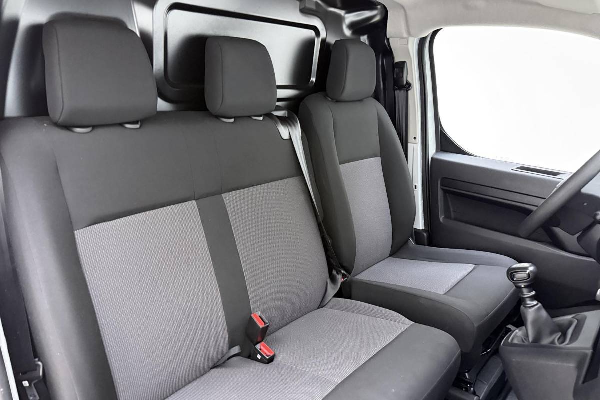 Fiat Scudo Fiat Scudo 2.0 Diesel 145pk L3 | Navigatie |  3 Zitplaatsen | Achteruitrijcamera | Airco | Apple Carplay/Android Auto | Laadruimte betimmering | 2500 kg trekgewicht | Digitaal dashboard
