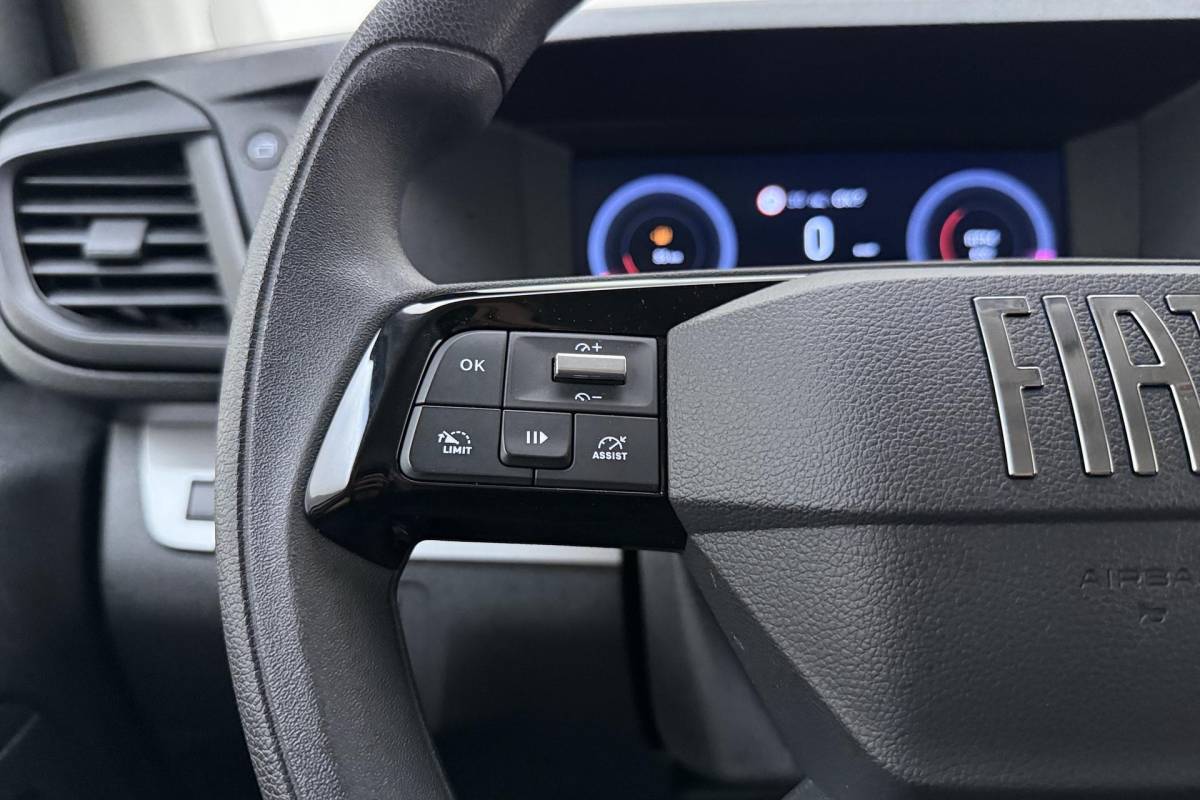 Fiat Scudo Fiat Scudo 2.0 Diesel 145pk L3 | Navigatie |  3 Zitplaatsen | Achteruitrijcamera | Airco | Apple Carplay/Android Auto | Laadruimte betimmering | 2500 kg trekgewicht | Digitaal dashboard