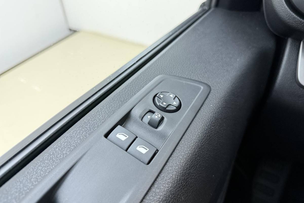 Fiat Scudo Fiat Scudo 2.0 Diesel 145pk L3 | Navigatie |  3 Zitplaatsen | Achteruitrijcamera | Airco | Apple Carplay/Android Auto | Laadruimte betimmering | 2500 kg trekgewicht | Digitaal dashboard