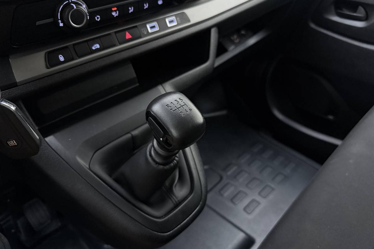 Fiat Scudo Fiat Scudo 2.0 Diesel 145pk L3 | Navigatie |  3 Zitplaatsen | Achteruitrijcamera | Airco | Apple Carplay/Android Auto | Laadruimte betimmering | 2500 kg trekgewicht | Digitaal dashboard
