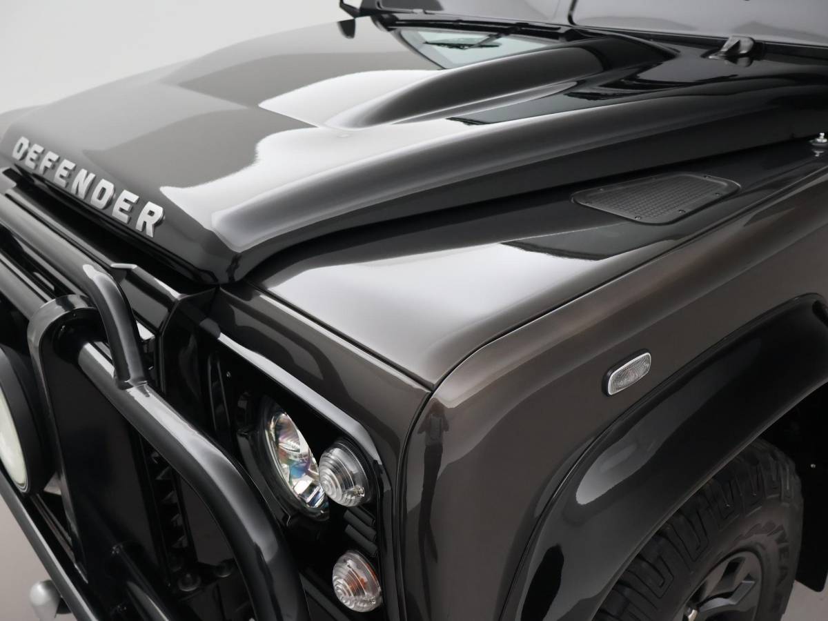 Land Rover Defender Land Rover Defender 90″ 2.2D 150 PK AUTOBIOGRAPHY GRIJS KENTEKEN *31.900 KM* UNIEK – TOPSTAAT – TWO-TONE