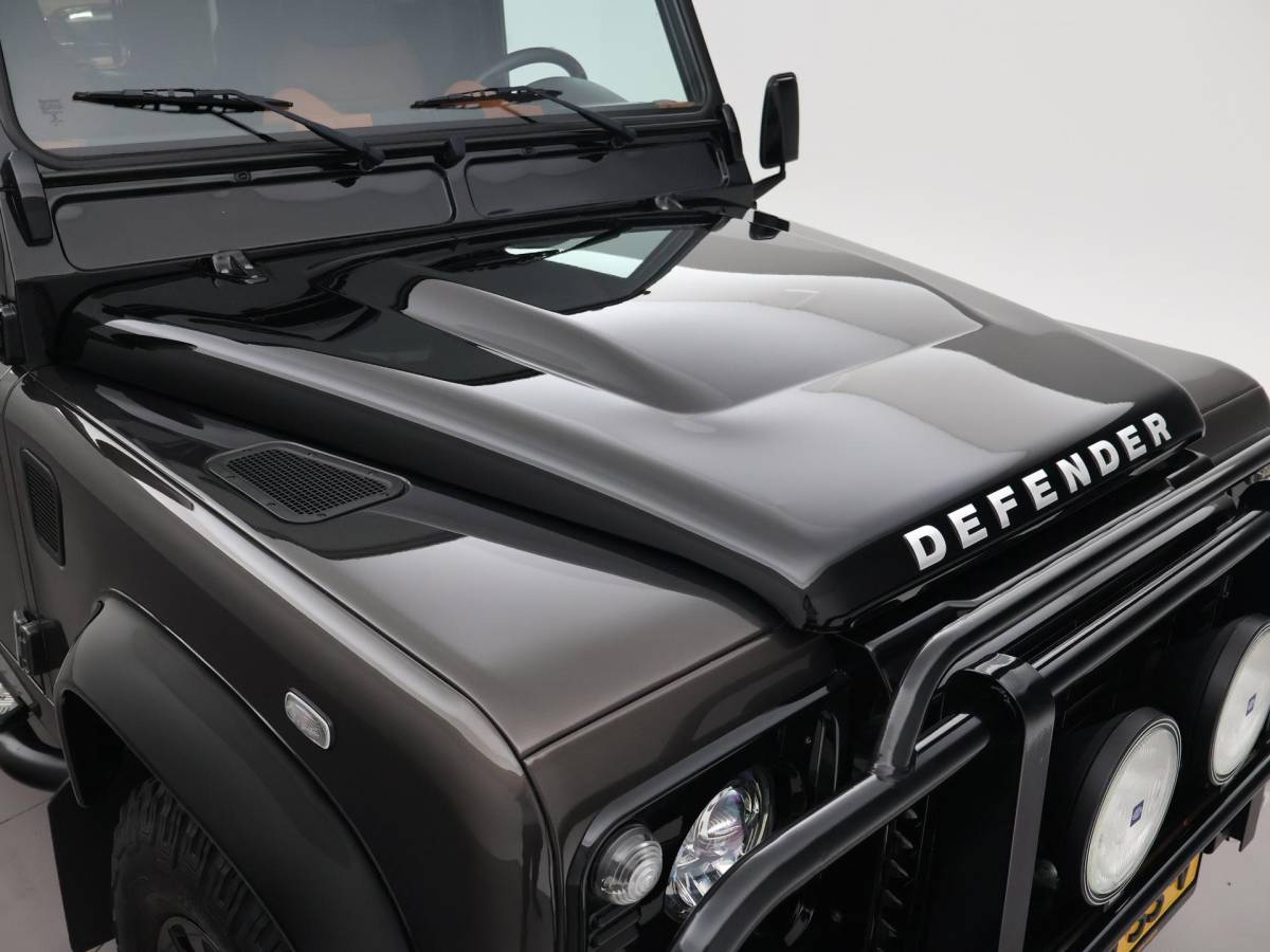 Land Rover Defender Land Rover Defender 90″ 2.2D 150 PK AUTOBIOGRAPHY GRIJS KENTEKEN *31.900 KM* UNIEK – TOPSTAAT – TWO-TONE