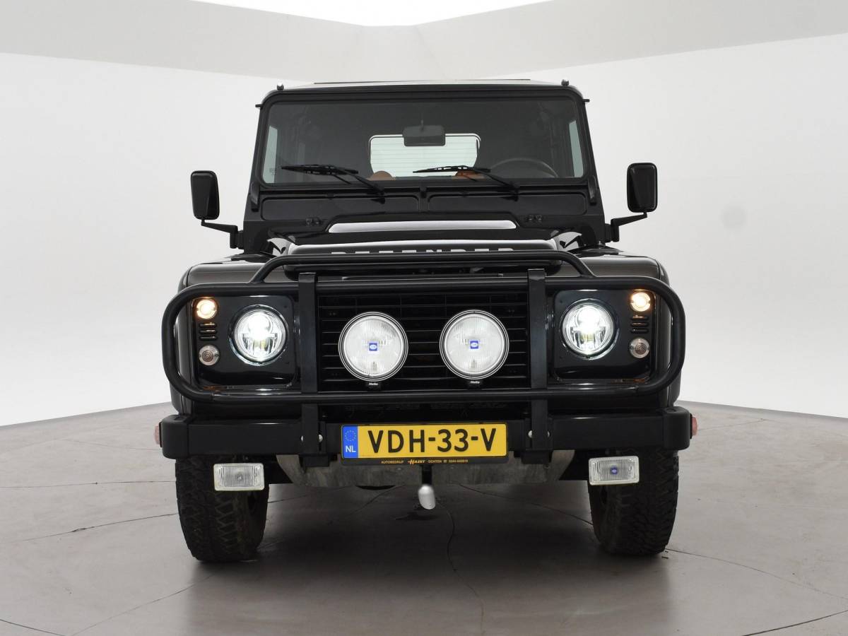 Land Rover Defender Land Rover Defender 90″ 2.2D 150 PK AUTOBIOGRAPHY GRIJS KENTEKEN *31.900 KM* UNIEK – TOPSTAAT – TWO-TONE