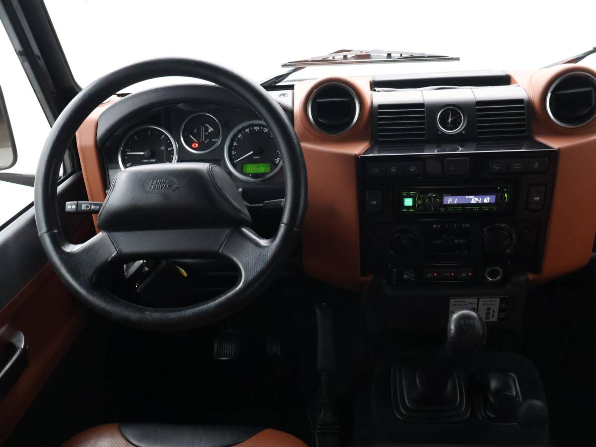 Land Rover Defender Land Rover Defender 90″ 2.2D 150 PK AUTOBIOGRAPHY GRIJS KENTEKEN *31.900 KM* UNIEK – TOPSTAAT – TWO-TONE