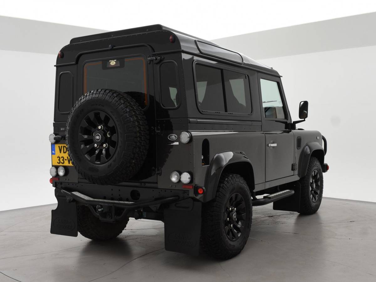 Land Rover Defender Land Rover Defender 90″ 2.2D 150 PK AUTOBIOGRAPHY GRIJS KENTEKEN *31.900 KM* UNIEK – TOPSTAAT – TWO-TONE