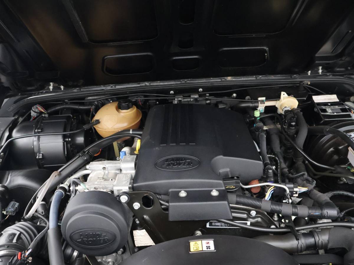 Land Rover Defender Land Rover Defender 90″ 2.2D 150 PK AUTOBIOGRAPHY GRIJS KENTEKEN *31.900 KM* UNIEK – TOPSTAAT – TWO-TONE
