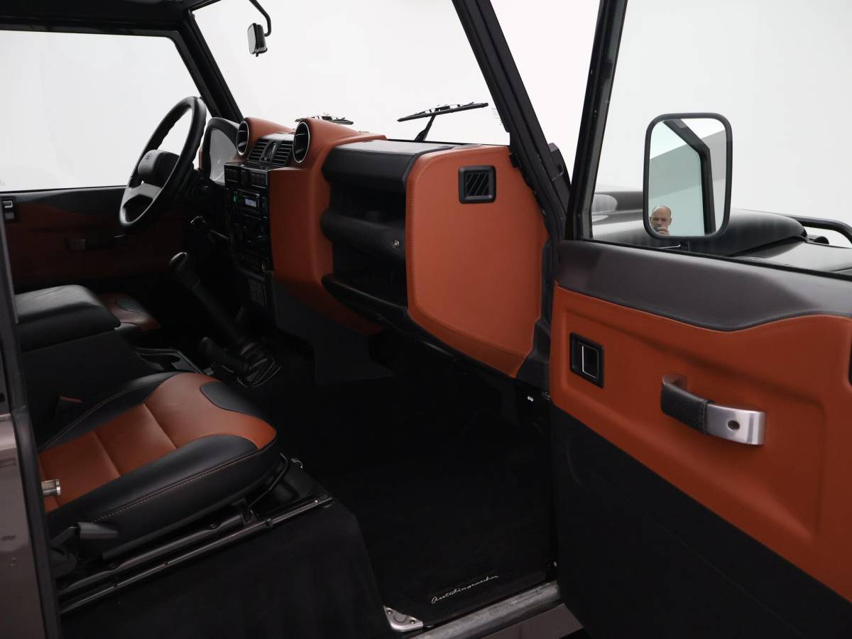 Land Rover Defender Land Rover Defender 90″ 2.2D 150 PK AUTOBIOGRAPHY GRIJS KENTEKEN *31.900 KM* UNIEK – TOPSTAAT – TWO-TONE