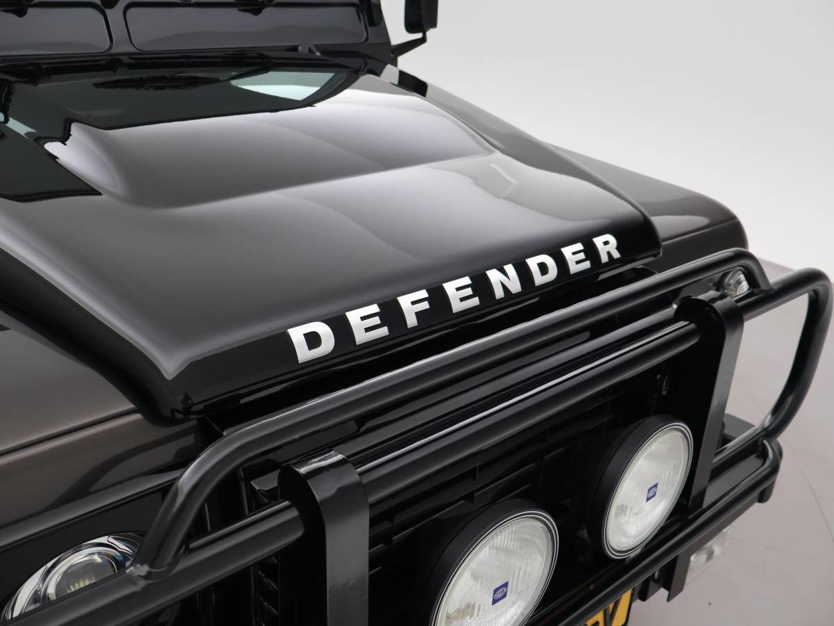 Land Rover Defender Land Rover Defender 90″ 2.2D 150 PK AUTOBIOGRAPHY GRIJS KENTEKEN *31.900 KM* UNIEK – TOPSTAAT – TWO-TONE