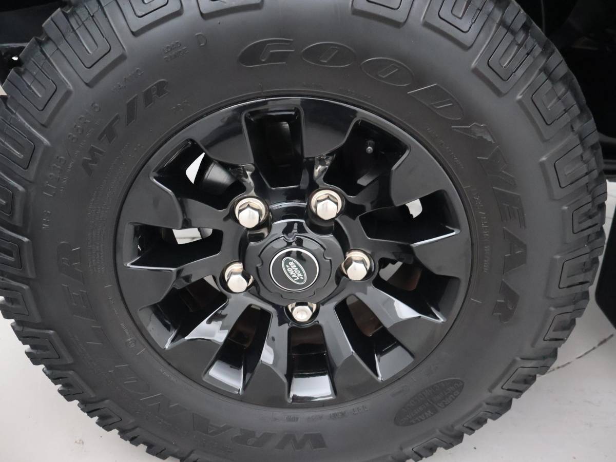 Land Rover Defender Land Rover Defender 90″ 2.2D 150 PK AUTOBIOGRAPHY GRIJS KENTEKEN *31.900 KM* UNIEK – TOPSTAAT – TWO-TONE