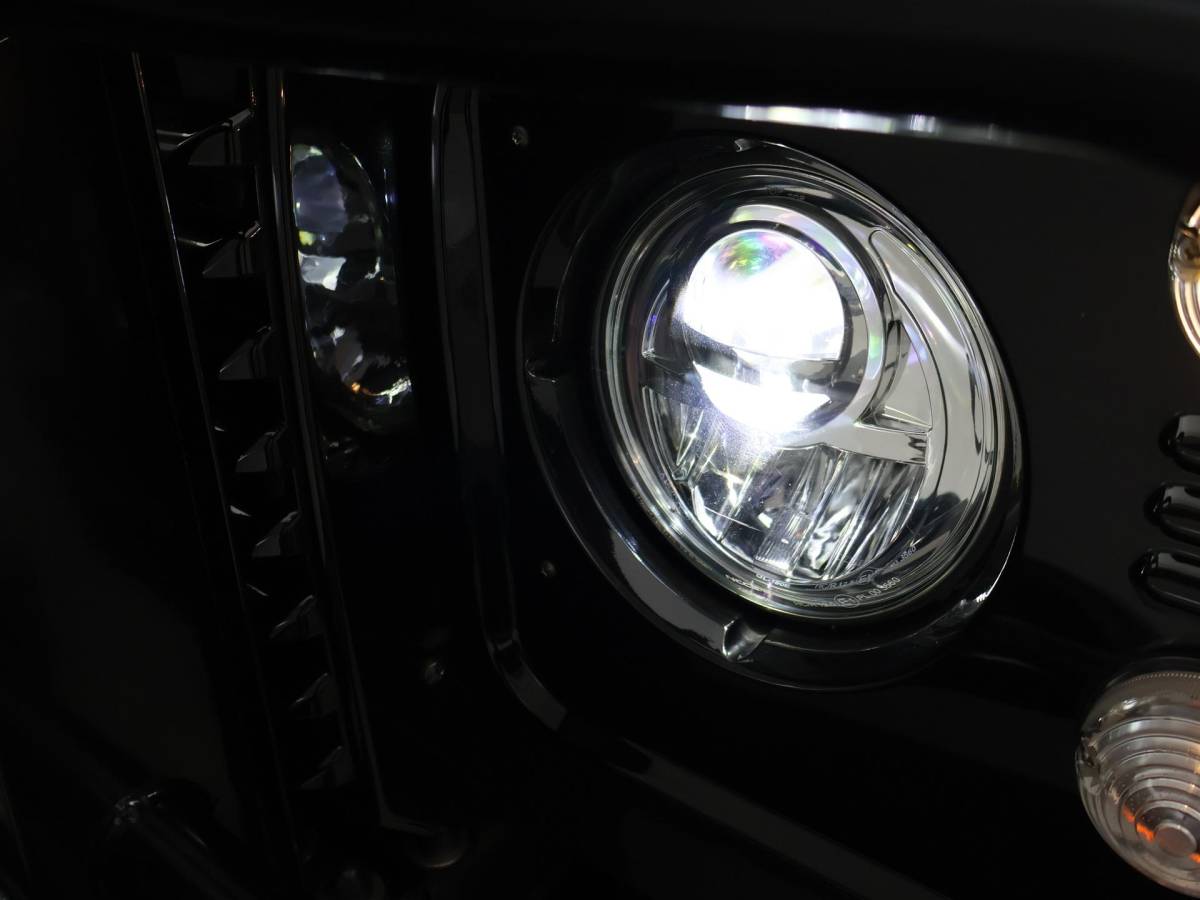 Land Rover Defender Land Rover Defender 90″ 2.2D 150 PK AUTOBIOGRAPHY GRIJS KENTEKEN *31.900 KM* UNIEK – TOPSTAAT – TWO-TONE