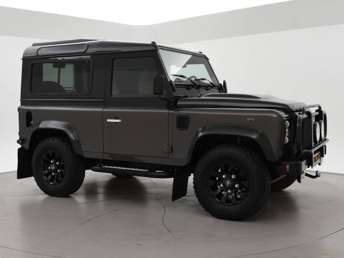 Land Rover Defender Land Rover Defender 90″ 2.2D 150 PK AUTOBIOGRAPHY GRIJS KENTEKEN *31.900 KM* UNIEK – TOPSTAAT – TWO-TONE