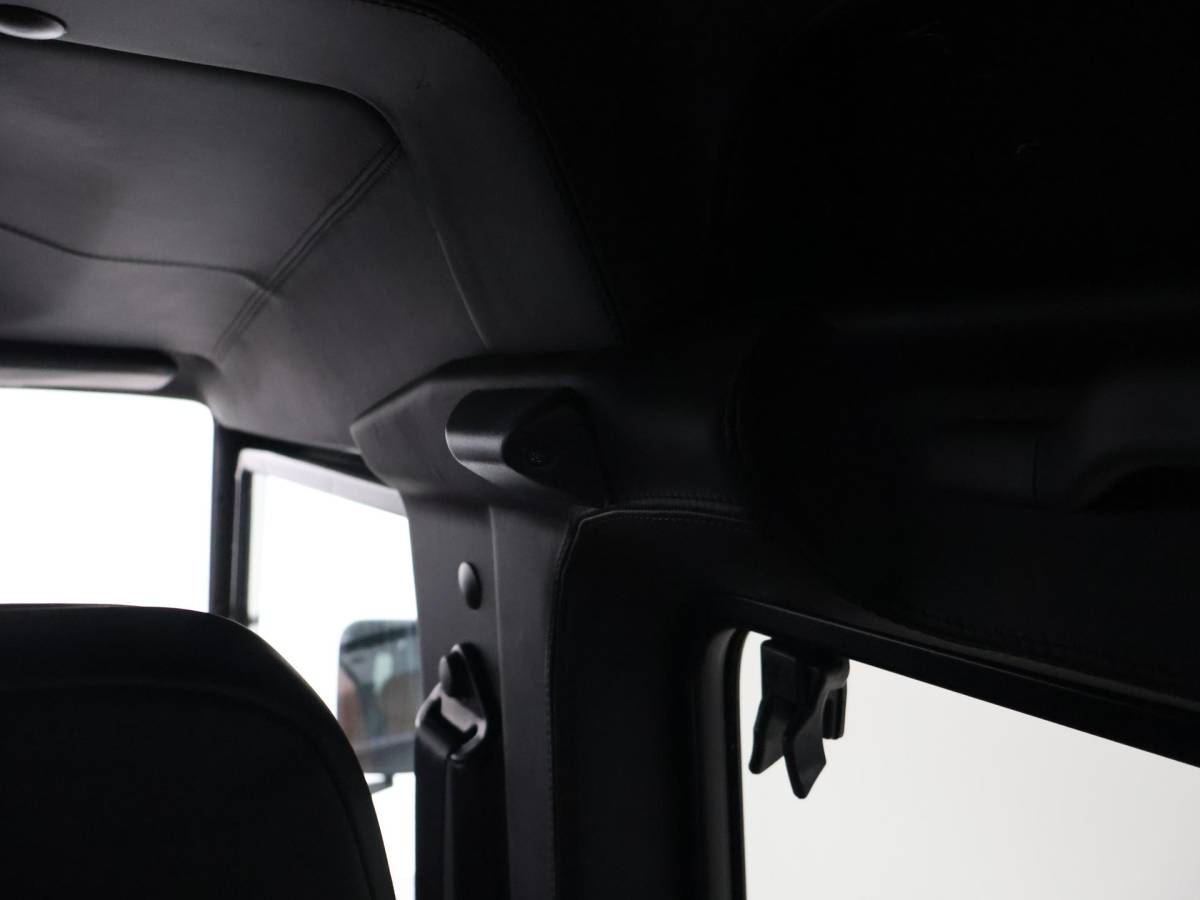Land Rover Defender Land Rover Defender 90″ 2.2D 150 PK AUTOBIOGRAPHY GRIJS KENTEKEN *31.900 KM* UNIEK – TOPSTAAT – TWO-TONE