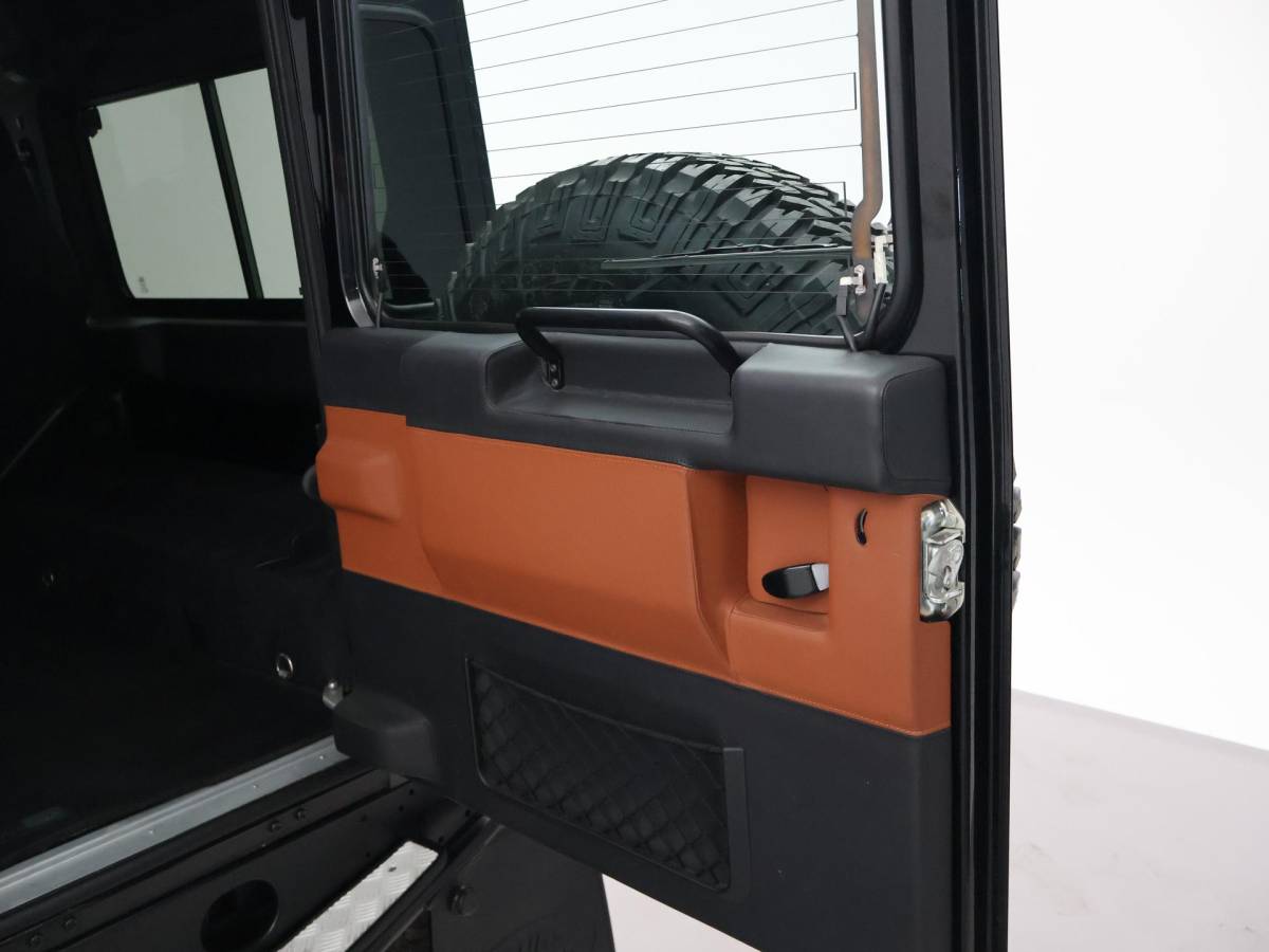 Land Rover Defender Land Rover Defender 90″ 2.2D 150 PK AUTOBIOGRAPHY GRIJS KENTEKEN *31.900 KM* UNIEK – TOPSTAAT – TWO-TONE