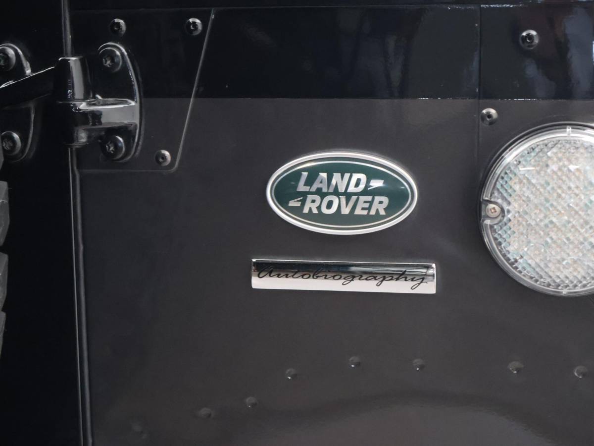 Land Rover Defender Land Rover Defender 90″ 2.2D 150 PK AUTOBIOGRAPHY GRIJS KENTEKEN *31.900 KM* UNIEK – TOPSTAAT – TWO-TONE