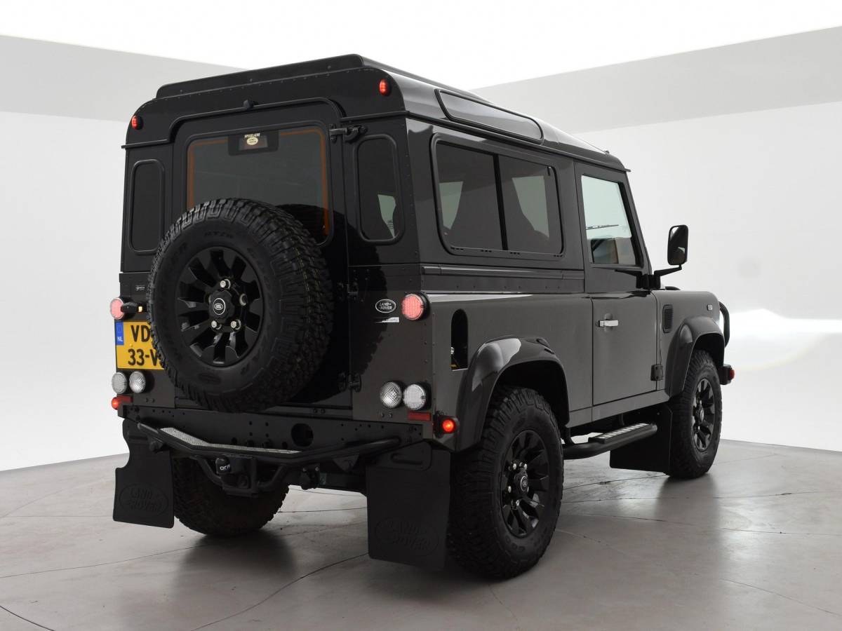 Land Rover Defender Land Rover Defender 90″ 2.2D 150 PK AUTOBIOGRAPHY GRIJS KENTEKEN *31.900 KM* UNIEK – TOPSTAAT – TWO-TONE