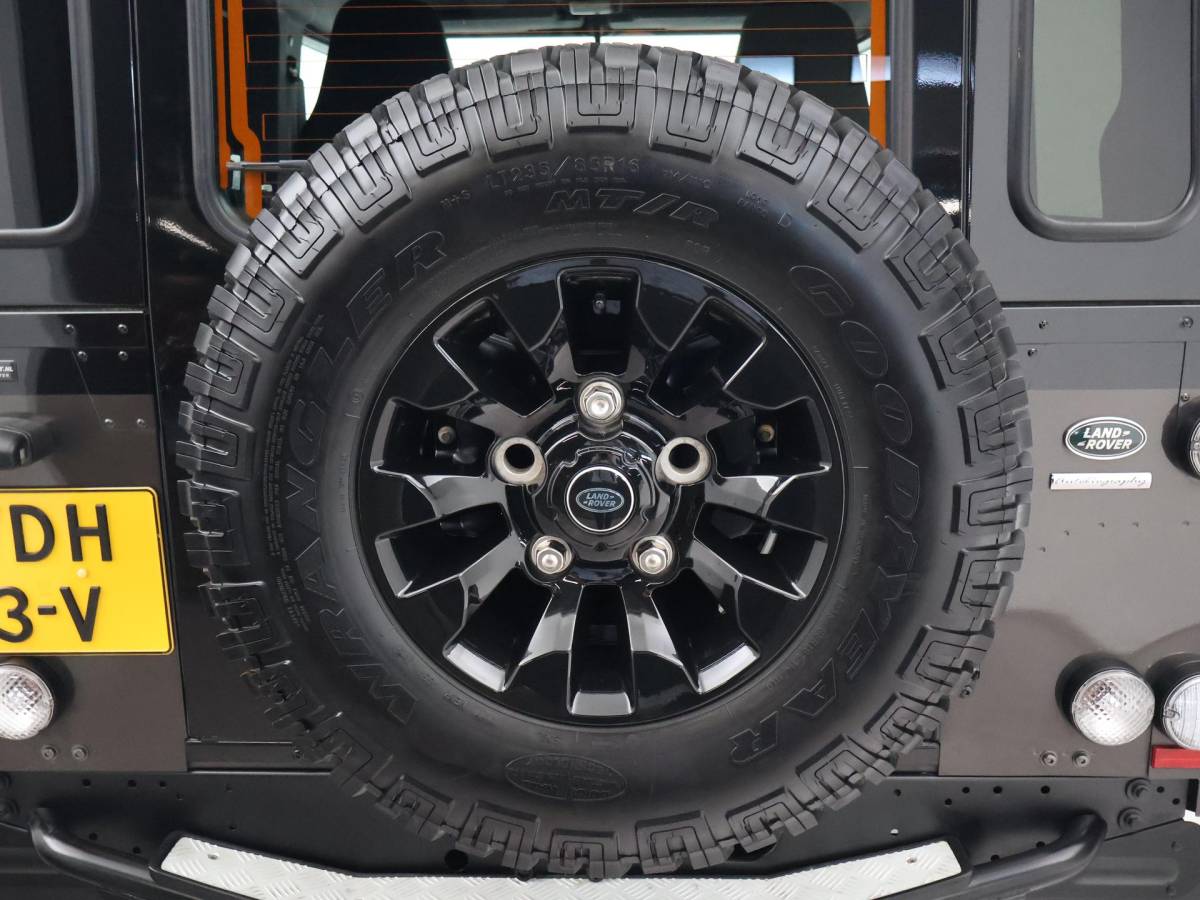Land Rover Defender Land Rover Defender 90″ 2.2D 150 PK AUTOBIOGRAPHY GRIJS KENTEKEN *31.900 KM* UNIEK – TOPSTAAT – TWO-TONE