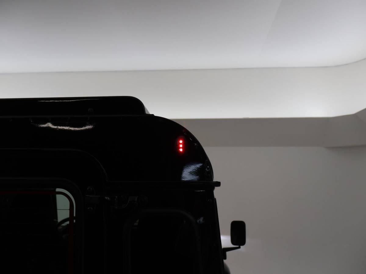 Land Rover Defender Land Rover Defender 90″ 2.2D 150 PK AUTOBIOGRAPHY GRIJS KENTEKEN *31.900 KM* UNIEK – TOPSTAAT – TWO-TONE