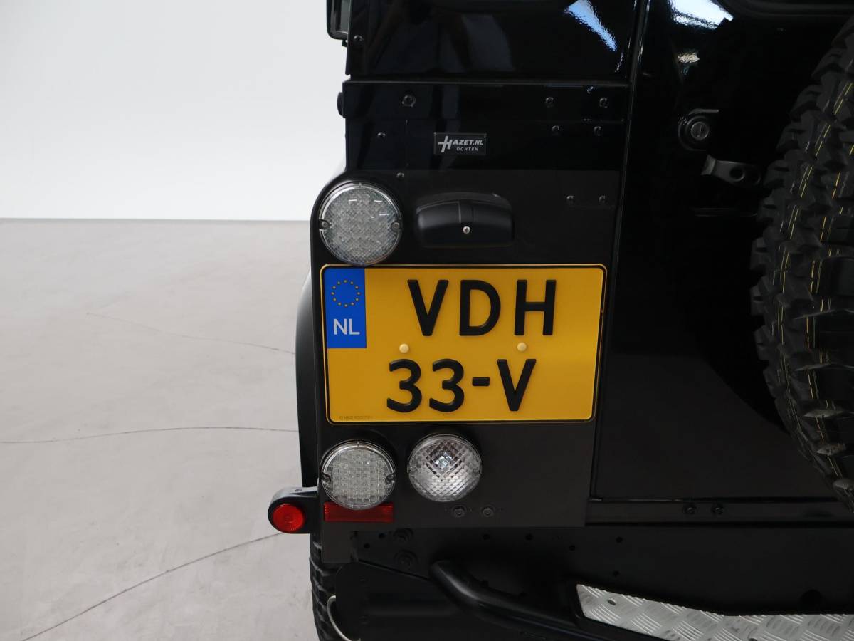 Land Rover Defender Land Rover Defender 90″ 2.2D 150 PK AUTOBIOGRAPHY GRIJS KENTEKEN *31.900 KM* UNIEK – TOPSTAAT – TWO-TONE