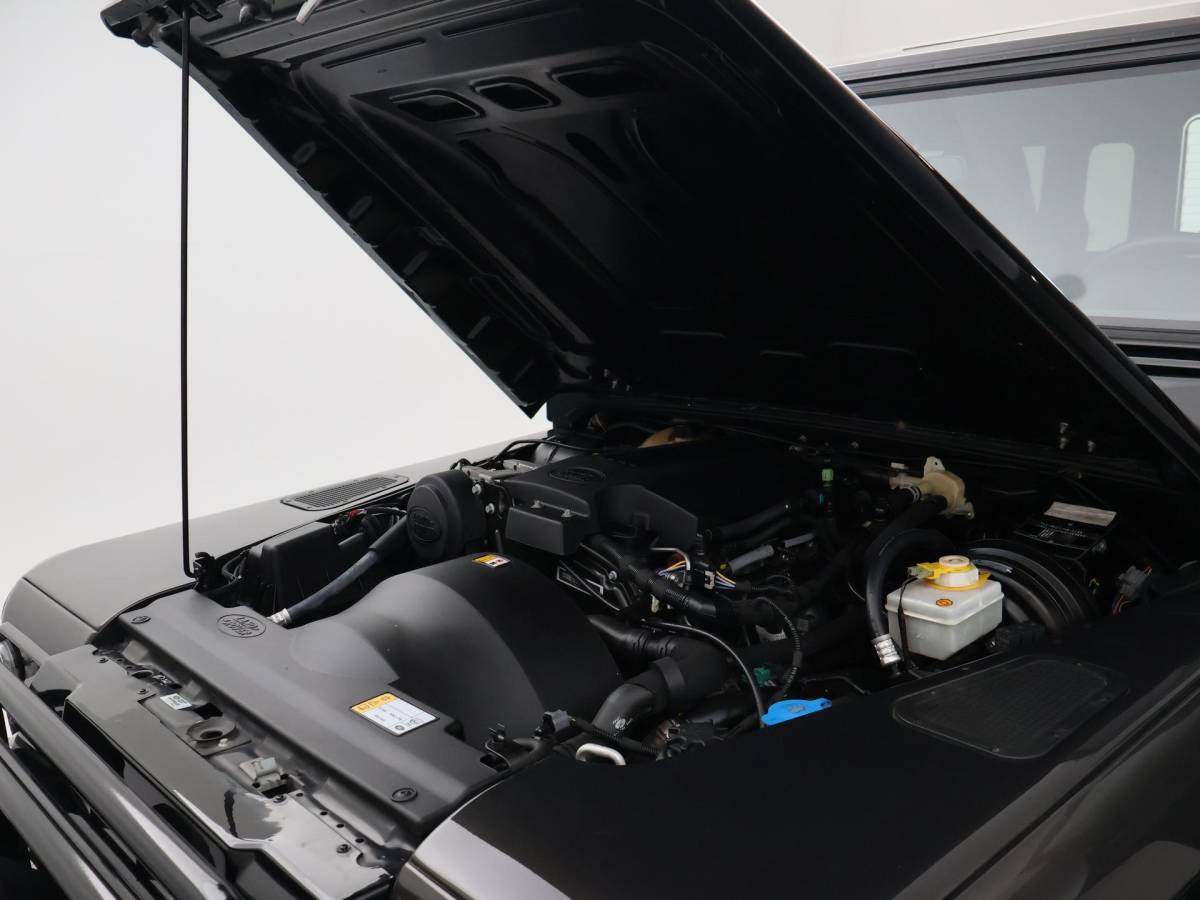 Land Rover Defender Land Rover Defender 90″ 2.2D 150 PK AUTOBIOGRAPHY GRIJS KENTEKEN *31.900 KM* UNIEK – TOPSTAAT – TWO-TONE
