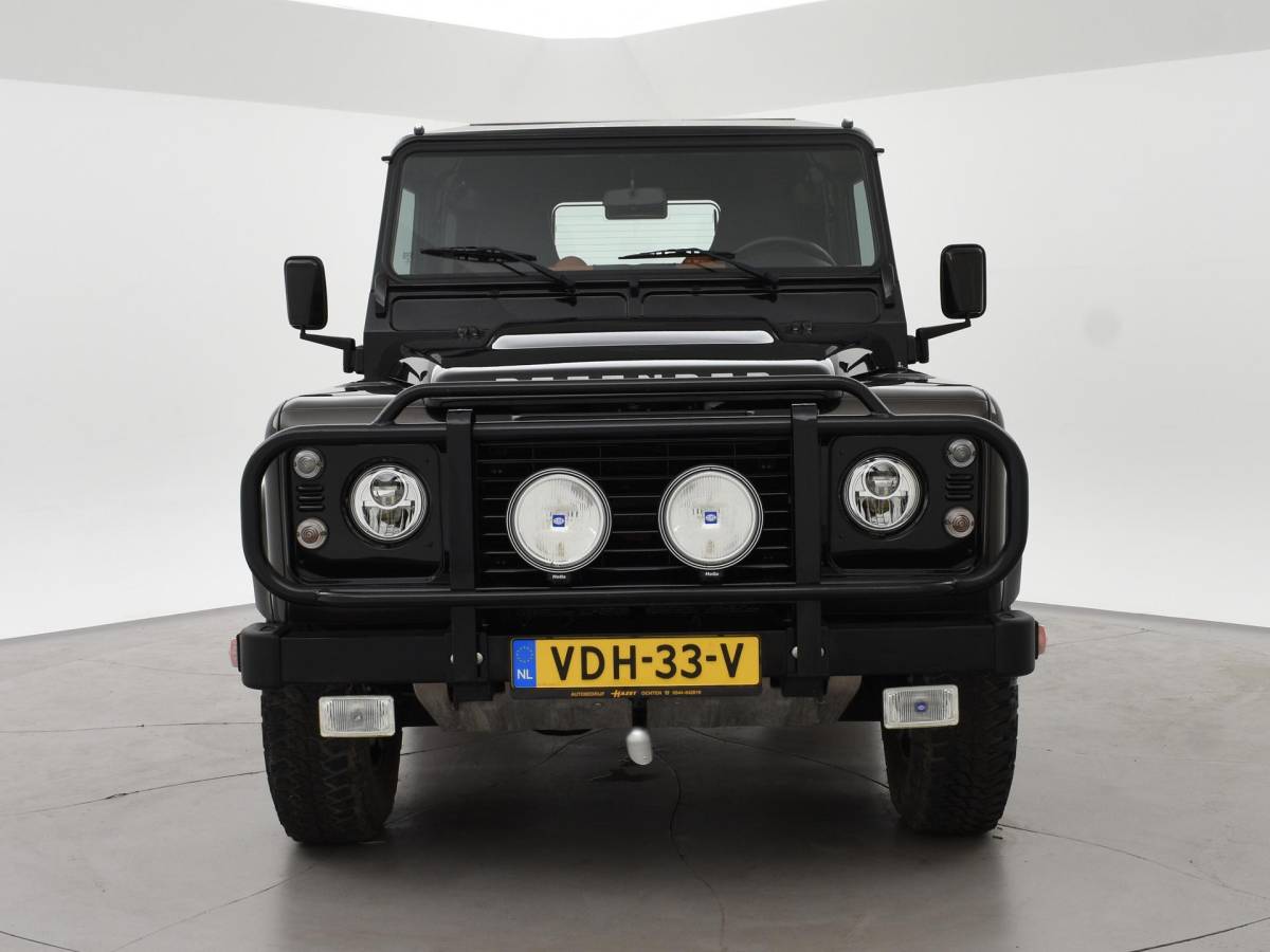 Land Rover Defender Land Rover Defender 90″ 2.2D 150 PK AUTOBIOGRAPHY GRIJS KENTEKEN *31.900 KM* UNIEK – TOPSTAAT – TWO-TONE