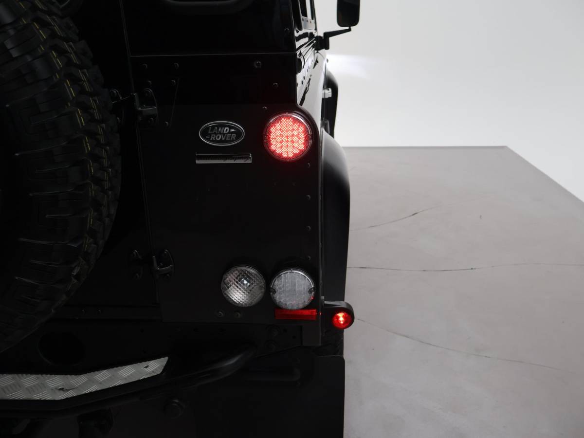 Land Rover Defender Land Rover Defender 90″ 2.2D 150 PK AUTOBIOGRAPHY GRIJS KENTEKEN *31.900 KM* UNIEK – TOPSTAAT – TWO-TONE