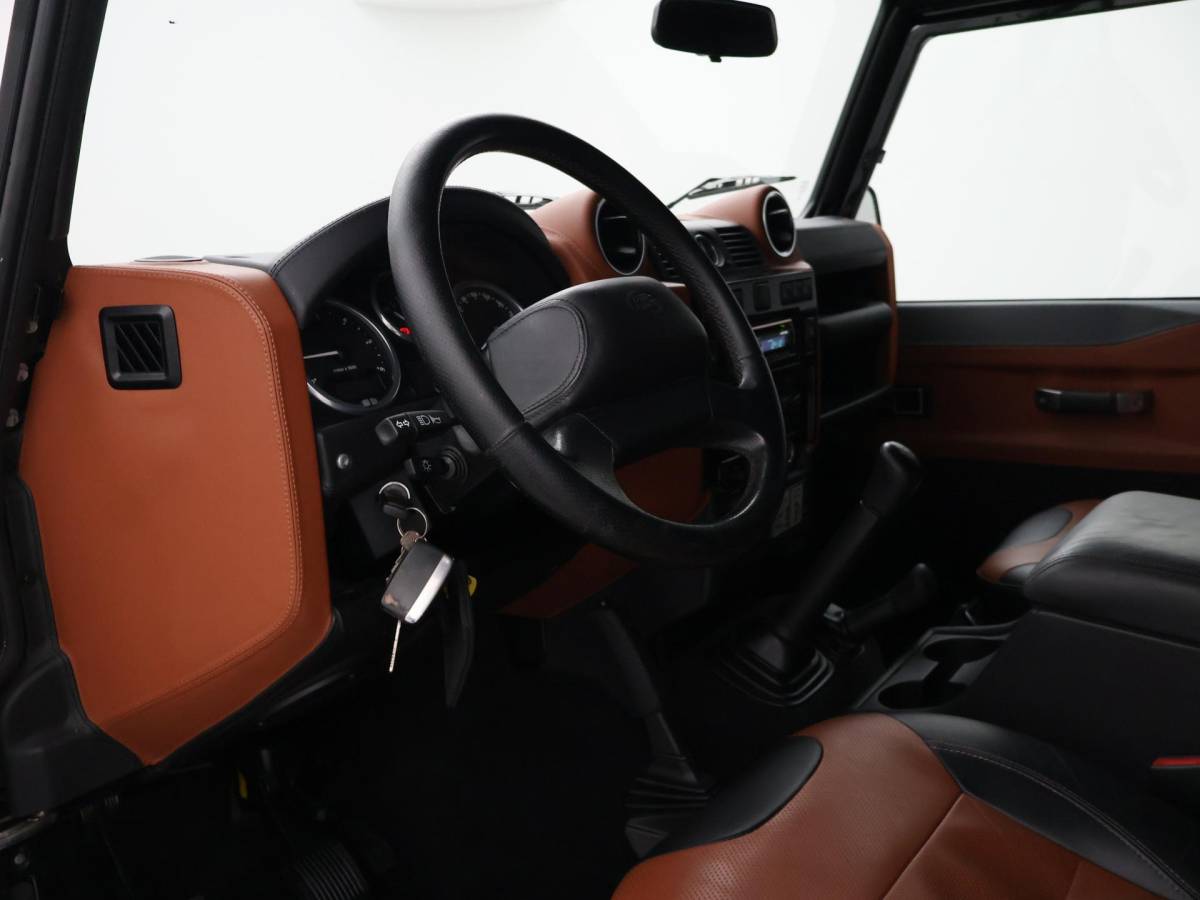 Land Rover Defender Land Rover Defender 90″ 2.2D 150 PK AUTOBIOGRAPHY GRIJS KENTEKEN *31.900 KM* UNIEK – TOPSTAAT – TWO-TONE