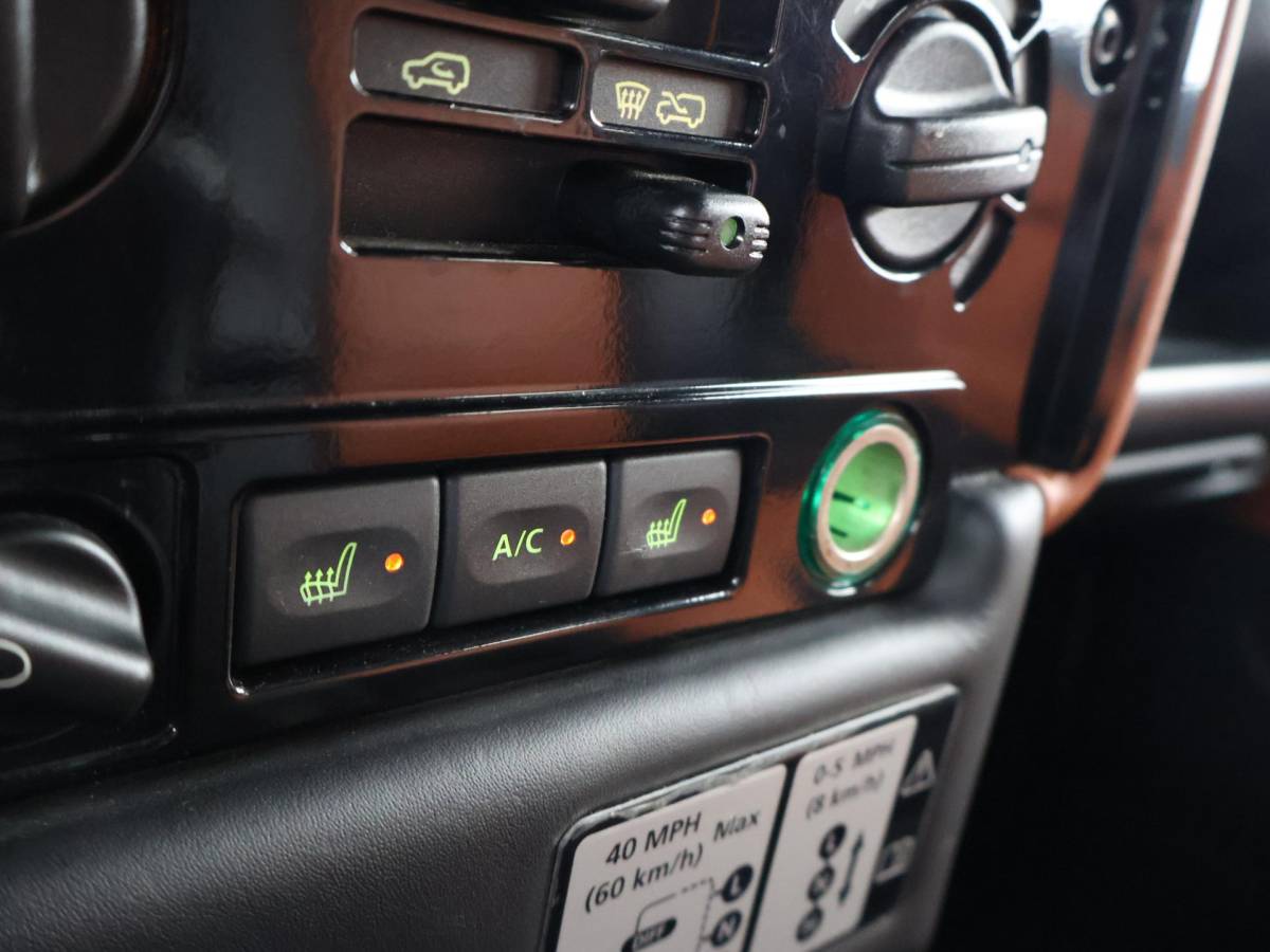 Land Rover Defender Land Rover Defender 90″ 2.2D 150 PK AUTOBIOGRAPHY GRIJS KENTEKEN *31.900 KM* UNIEK – TOPSTAAT – TWO-TONE