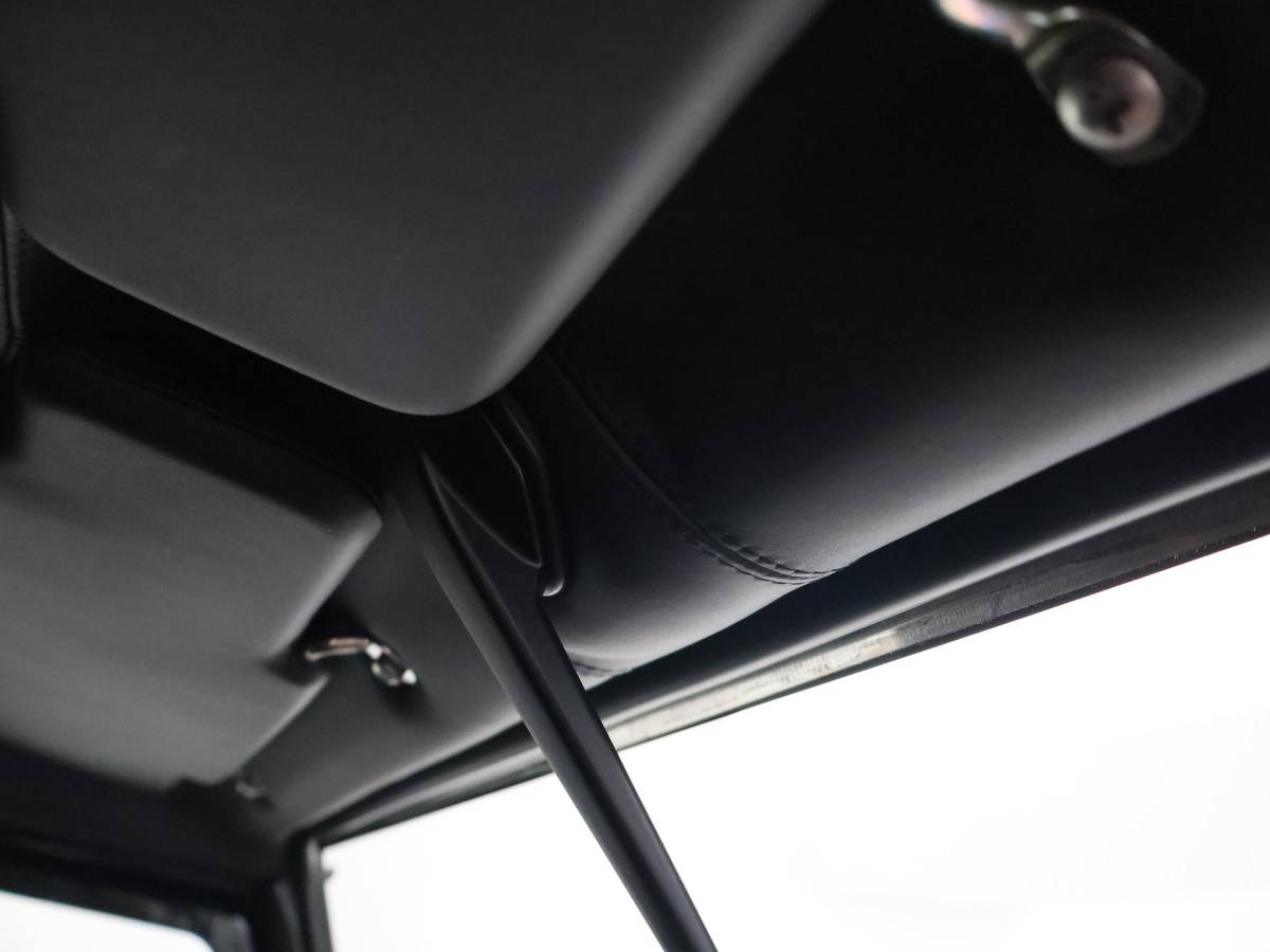 Land Rover Defender Land Rover Defender 90″ 2.2D 150 PK AUTOBIOGRAPHY GRIJS KENTEKEN *31.900 KM* UNIEK – TOPSTAAT – TWO-TONE