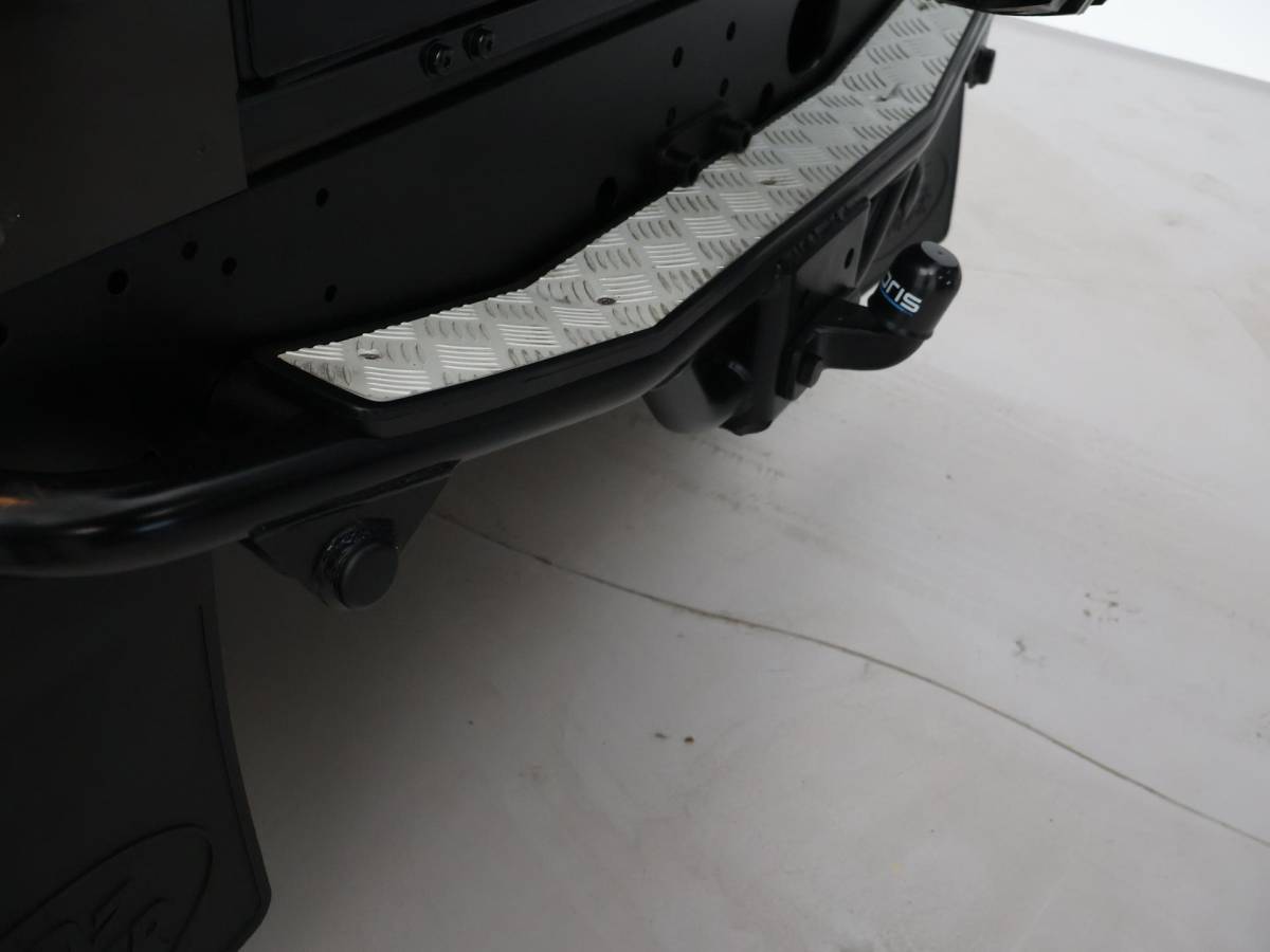 Land Rover Defender Land Rover Defender 90″ 2.2D 150 PK AUTOBIOGRAPHY GRIJS KENTEKEN *31.900 KM* UNIEK – TOPSTAAT – TWO-TONE