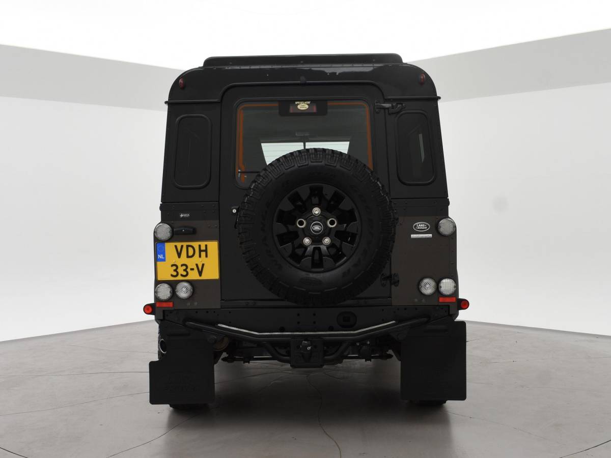 Land Rover Defender Land Rover Defender 90″ 2.2D 150 PK AUTOBIOGRAPHY GRIJS KENTEKEN *31.900 KM* UNIEK – TOPSTAAT – TWO-TONE