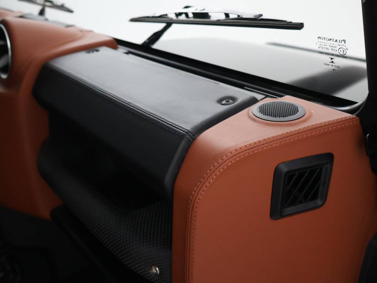 Land Rover Defender Land Rover Defender 90″ 2.2D 150 PK AUTOBIOGRAPHY GRIJS KENTEKEN *31.900 KM* UNIEK – TOPSTAAT – TWO-TONE