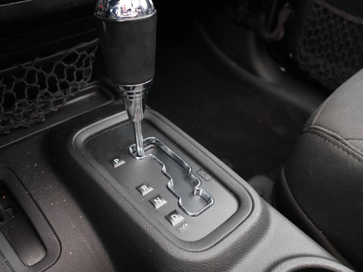 Jeep Wrangler Jeep Wrangler 2.8 CRD 200 PK SPORT AUT. 4X4 GRIJS KENTEKEN *MARGE* + TREKHAAK