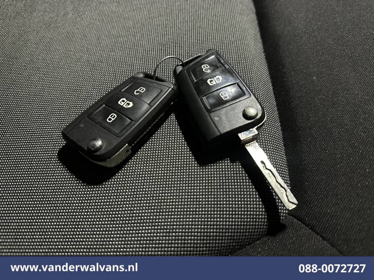 Volkswagen Crafter Volkswagen Crafter 2.0 TDI 141pk L3H3 L2H2 Euro6 Airco | Camera | Apple Carplay | Cruisecontrol | Chauffeursstoel Android Auto, Massagestoel, 2800kg trekvermogen